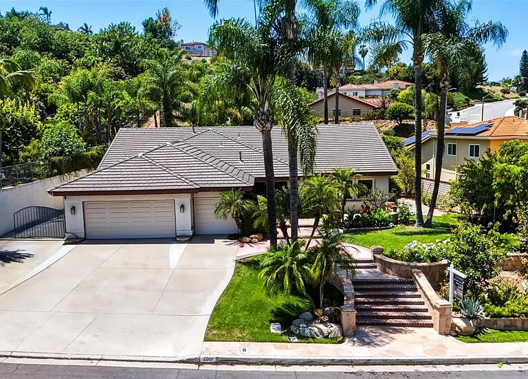 1023 Highlight Dr — Photo 1