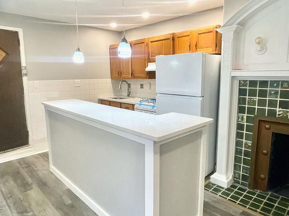 1st image of 2213 W Tioga St APT 2B