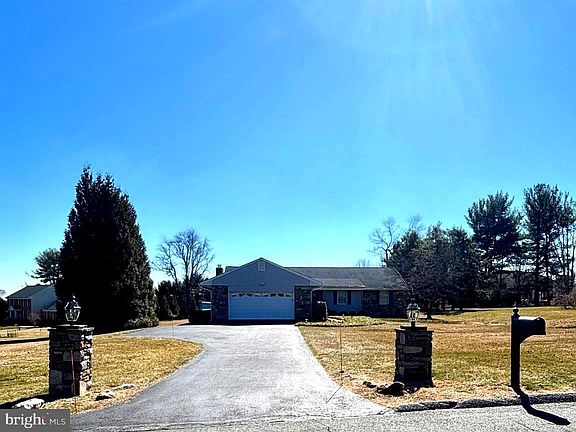 3rd image of 14005 Fox Land Rd