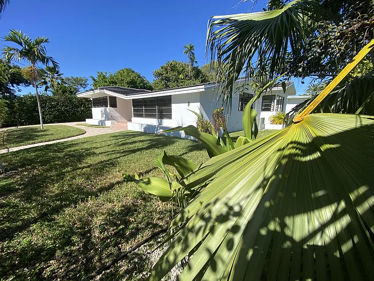 1101 Bay Dr — Photo 38