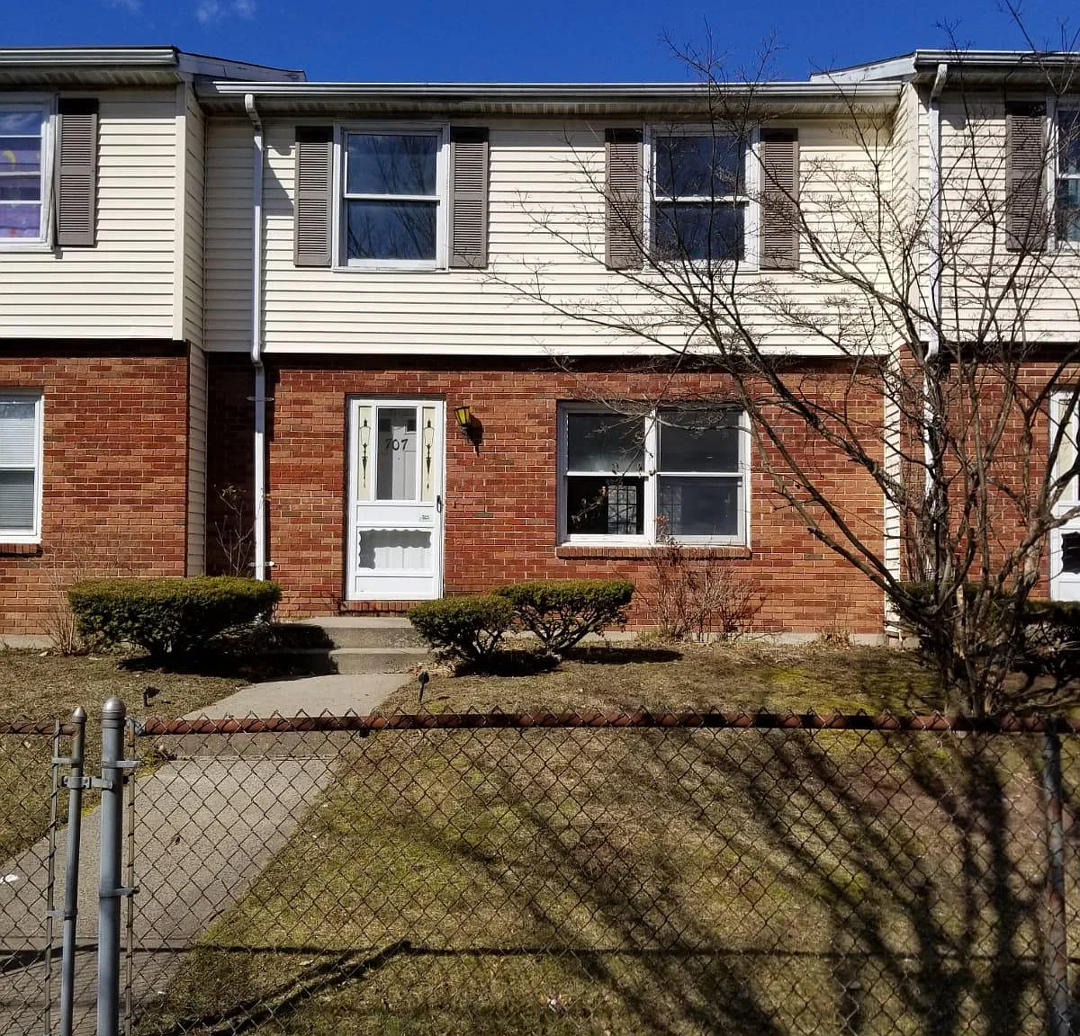 3 bed, $2,400 — Photo 1