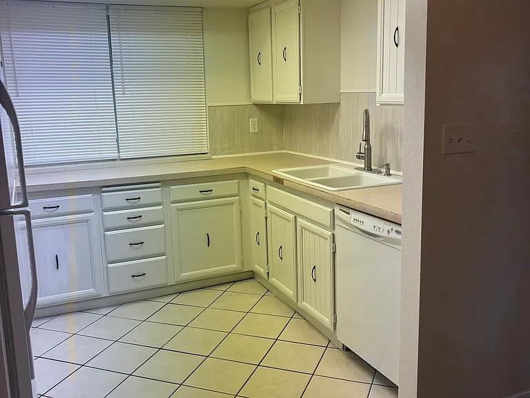 1430 Vega Cir #3 — Photo 6