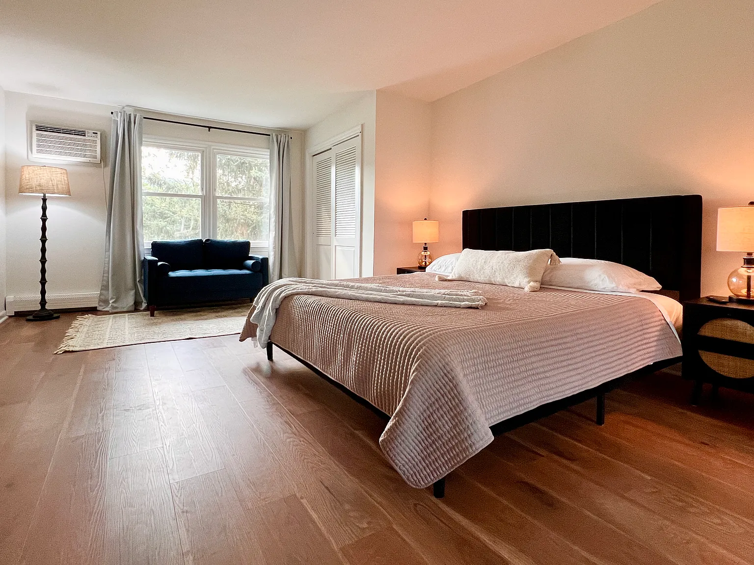 5 bed, 2000 sqft, $5,750 — Photo 3