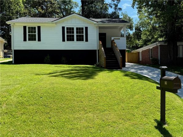 161 Stanhope Cir NW