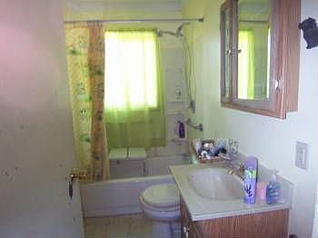 5th image of 957 N University Ave