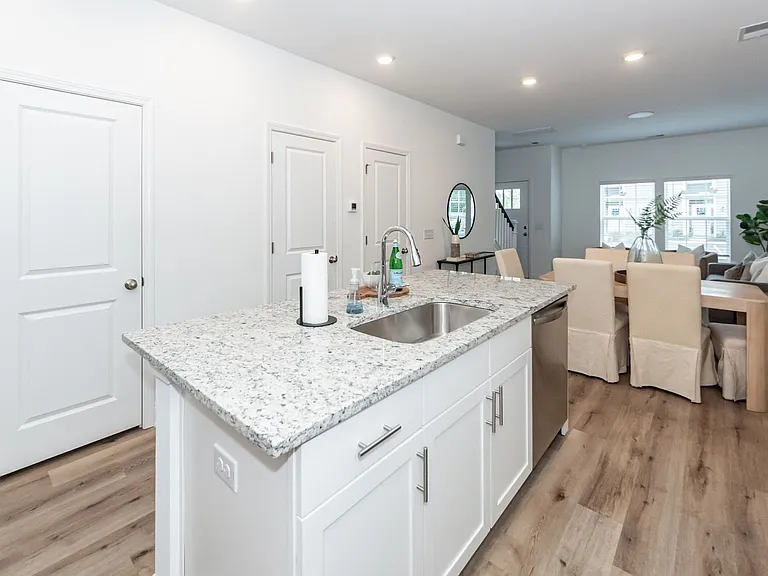 302 Twin Rivers Dr — Photo 16