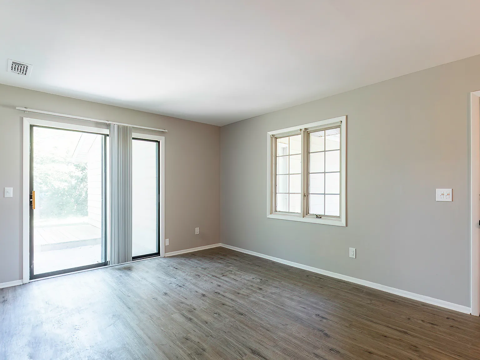 2 bed, 853 sqft, $1,295 — Photo 2