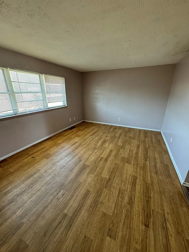 3 bed, 2.0 bath, 1458 sqft, $1,800 — Photo 4