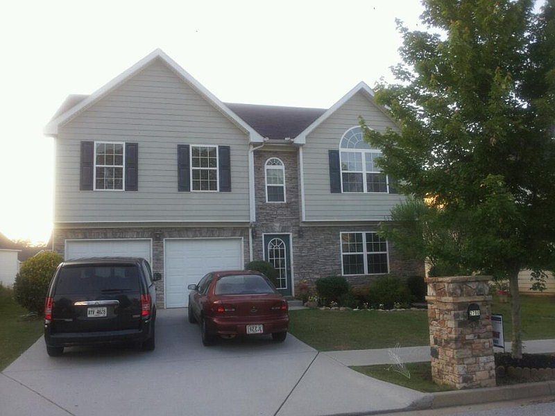 http://www.propertyboss.net/CustomerImages/EXCALIBR_92531/media/Properties/2790%20Austin%20Ridge%20Dr%20(23DE)/zsmall_2790Au_sv.jpg