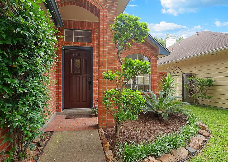 Lovely entrance to your new home.