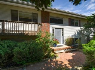 10 Summit Dr, Frankford, NJ 07826