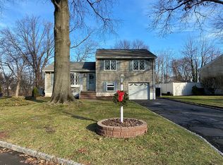 86 Post Cir, Clark, NJ 07066