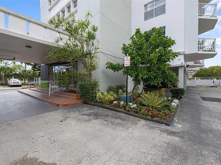 16710 NE 9th Ave #401 — Photo 22