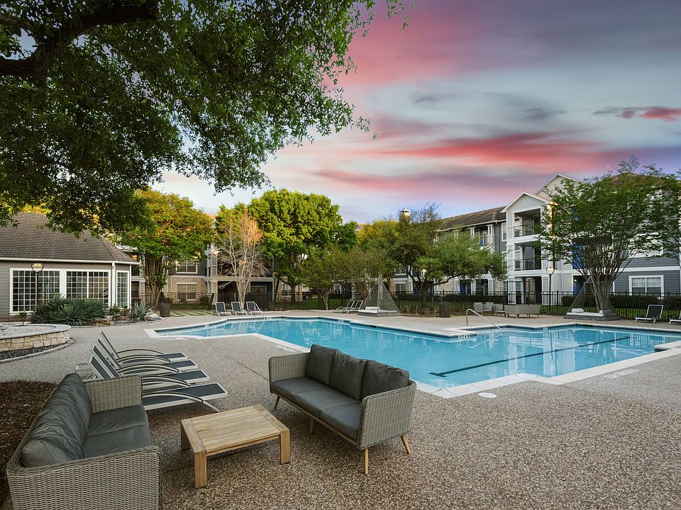 Resort-Style Swimming Pool