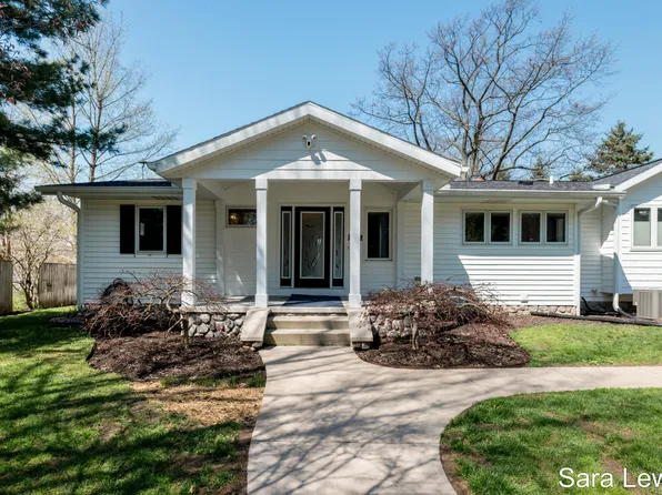 15710 Rich Ln, Hickory Corners, MI 49060