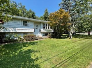 2 Norwood Pl, Nanuet, NY 10954
