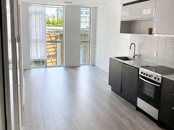 3rd image of 159 Wellesley St E #404