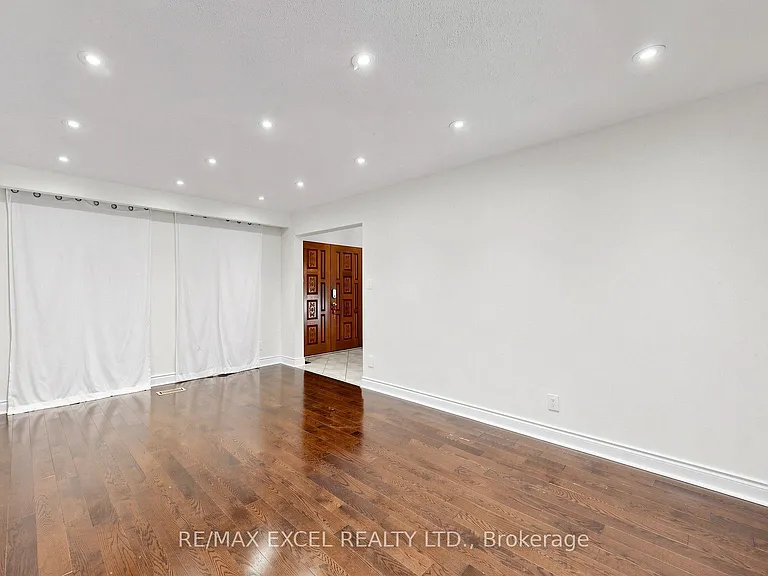 21 Mary Gapper Cres — Photo 26