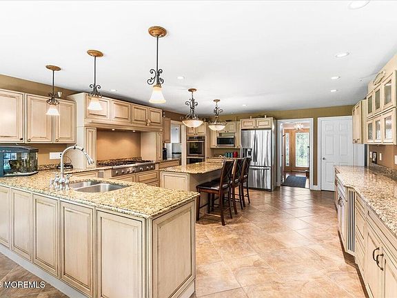 4th image of 8 Grover Court