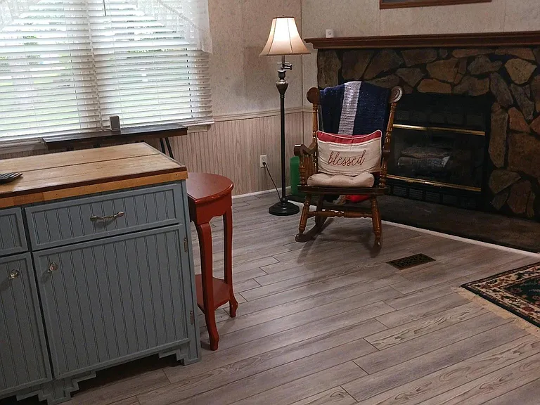 381 Katie Dr — Photo 2