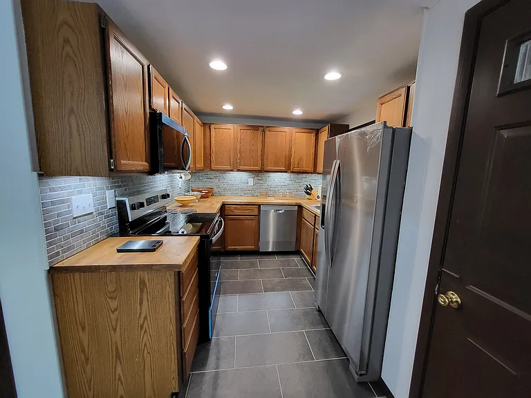 548 Clubhouse Dr — Photo 12