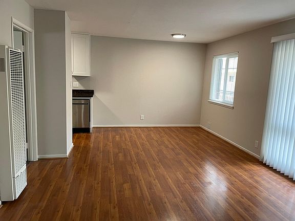 3rd image of 650 E 17th St #14