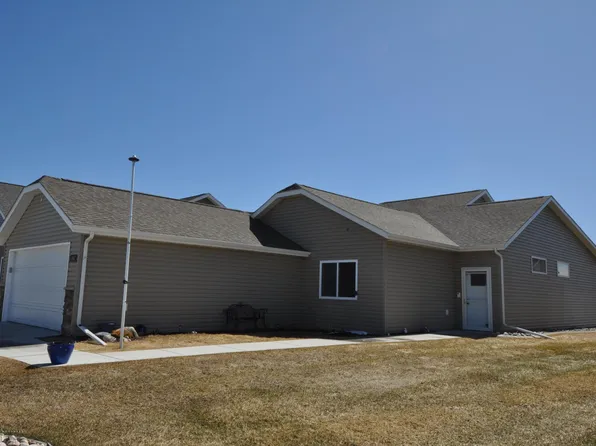 1962 62nd Ave S, Fargo, ND 58104