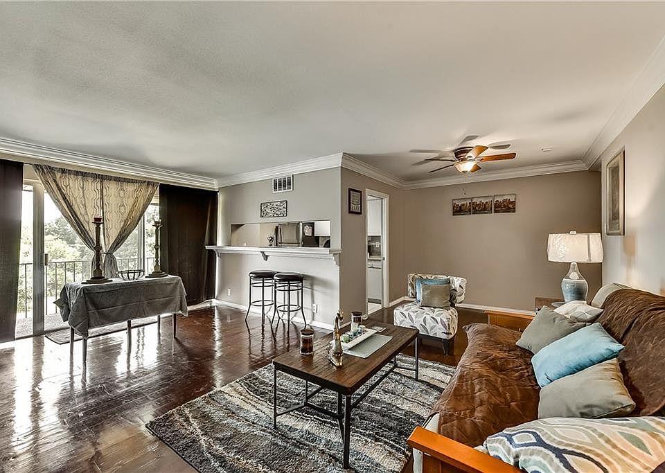 1st image of 500 E Avenue J APT C