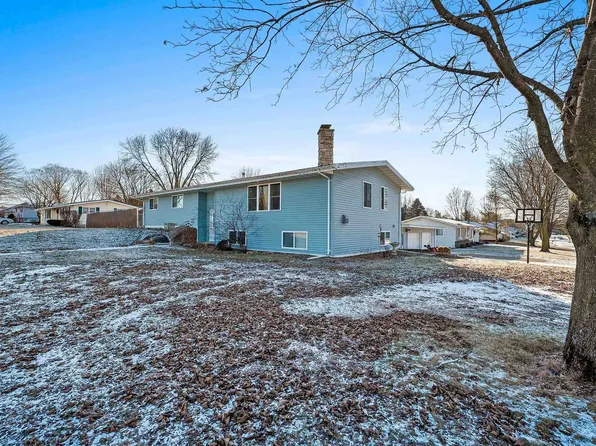 1100 Birch Hill Ln, Shawano, WI 54166