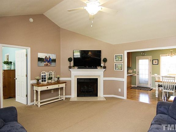 5th image of 371 Pedernales Dr