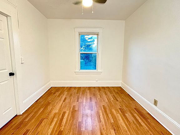 4th image of 906 E 76th St Unit 3