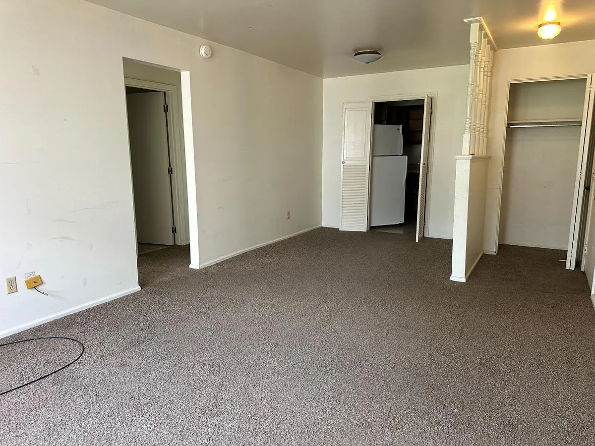 Unit Photo - 325 W High St #11