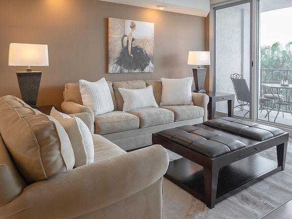 3rd image of 521 N Riverside Drive #208