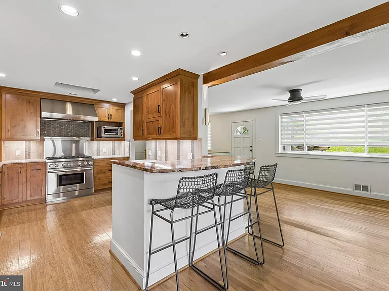 2519 Buckelew Dr — Photo 4