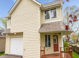 211 Fern Dr, Island Lake, IL 60042