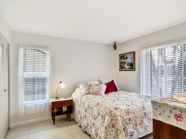 6223 Red Cedar Circle, Greenacres, FL 33463