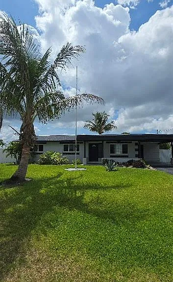 1118 NE Pine Island Ln — Photo 1