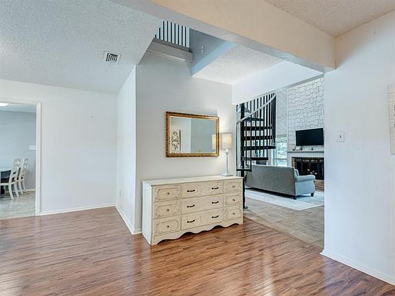 4th image of 2438 Kingsbridge Dr