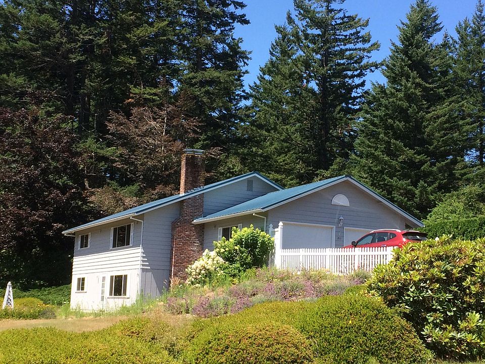 Downstairs unit has own front yard