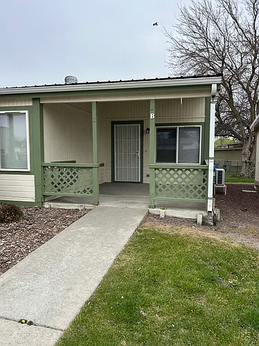 1332 SW Sage Dr #B Photo 1