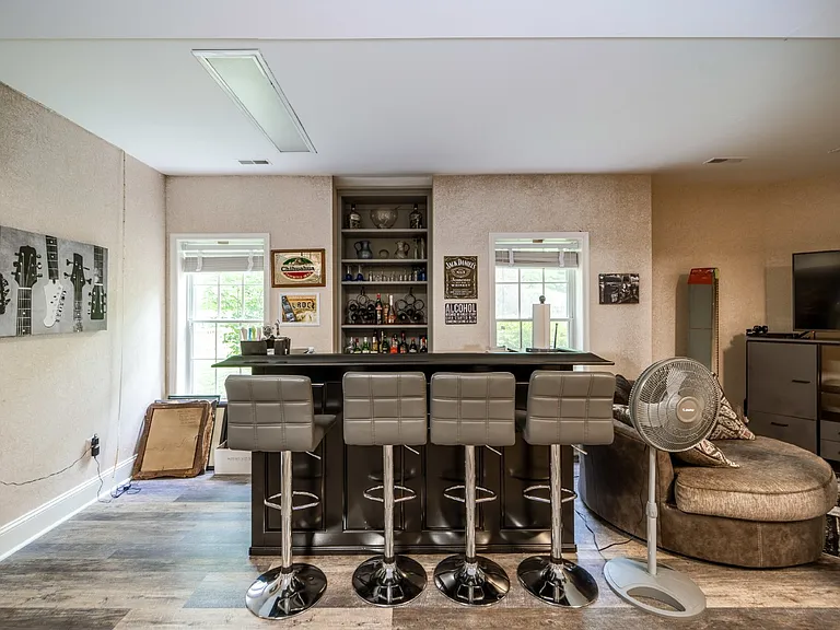 1115 Amanda Dr — Photo 12