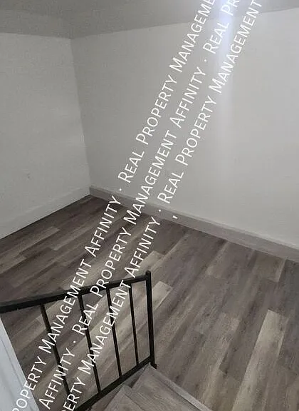 453 E Dison Ave — Photo 8