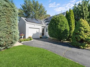 27 Gaylore Drive S, Amityville, NY 11701