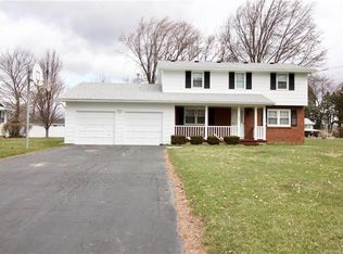 30 Valley View Dr, Brockport, NY 14420