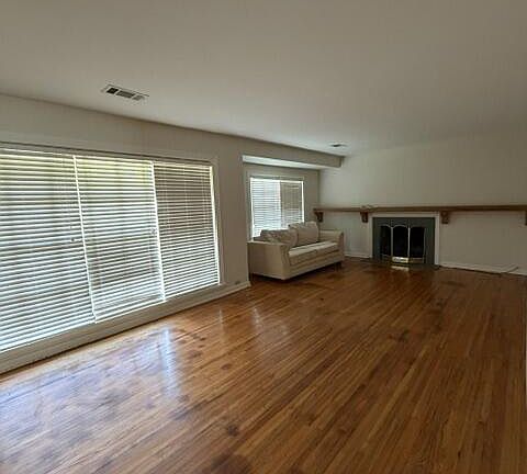 3rd image of 1233 Kirk Cir