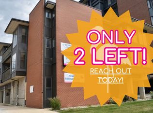 806 S 3rd St #303, Champaign, IL 61820