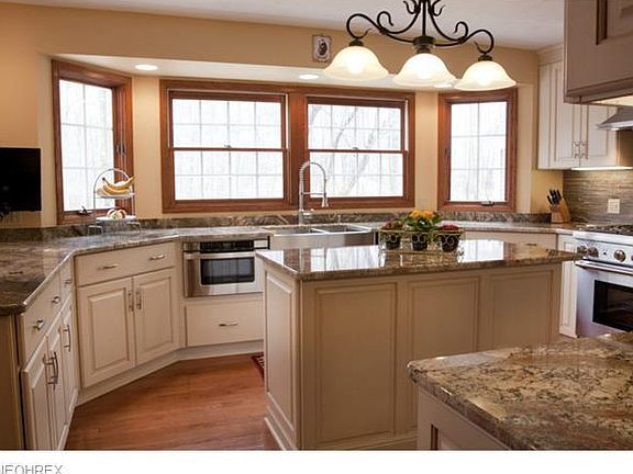 3rd image of 30 Berkshire Park Dr