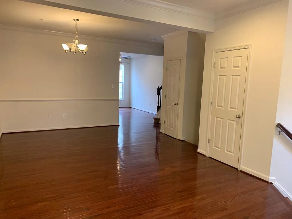 4 bed, 3.5 bath, 2394 sqft, $3,200 — Photo 3
