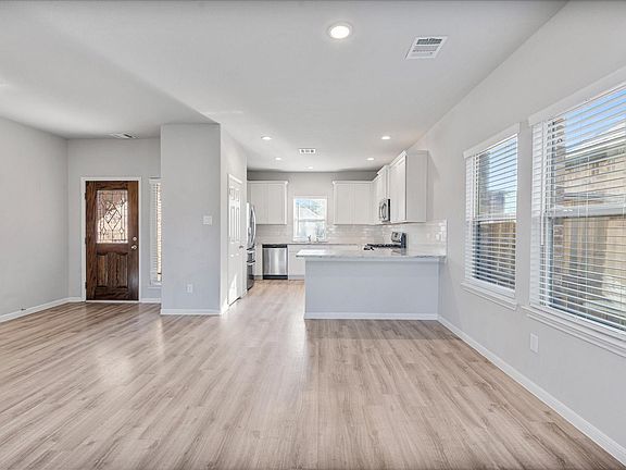 4th image of 10610 Scrub Oak Dr