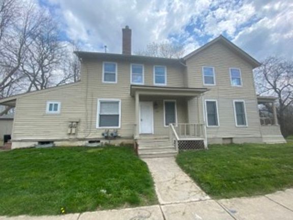 2nd image of 716 Pearl St APT 1